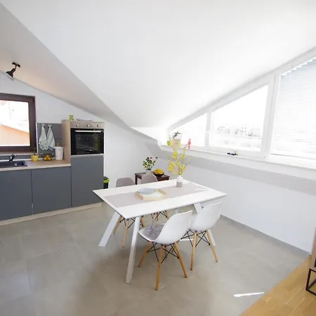 Luci Apartamento Valbandon