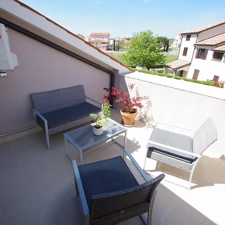 Luci Apartament Valbandon