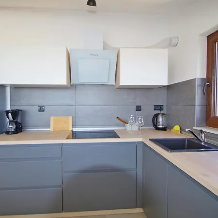 Luci Apartamento Valbandon